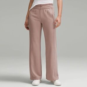 NWOT Lululemon Ribbed Softstreme Mid-Rise Pant 30”